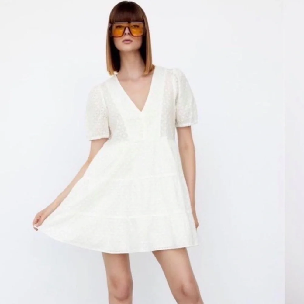 Blogger / influencer fave! Zara White Cotton Eyelet Babydoll Mini Dress – Size M - Picture 1 of 4